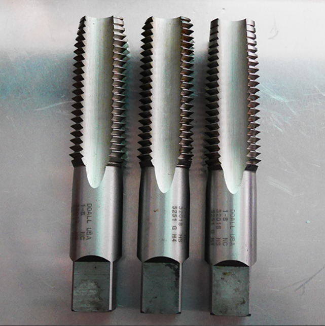 1 -8 NC DOALL USA GH4 5221 JUEGO DE MACHOS